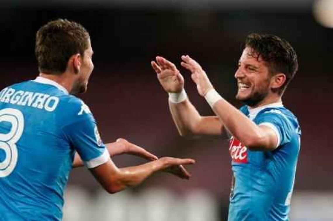Belgen in het buitenland - Virtuoze Dries Mertens leidt Napoli naar comfortabele zege