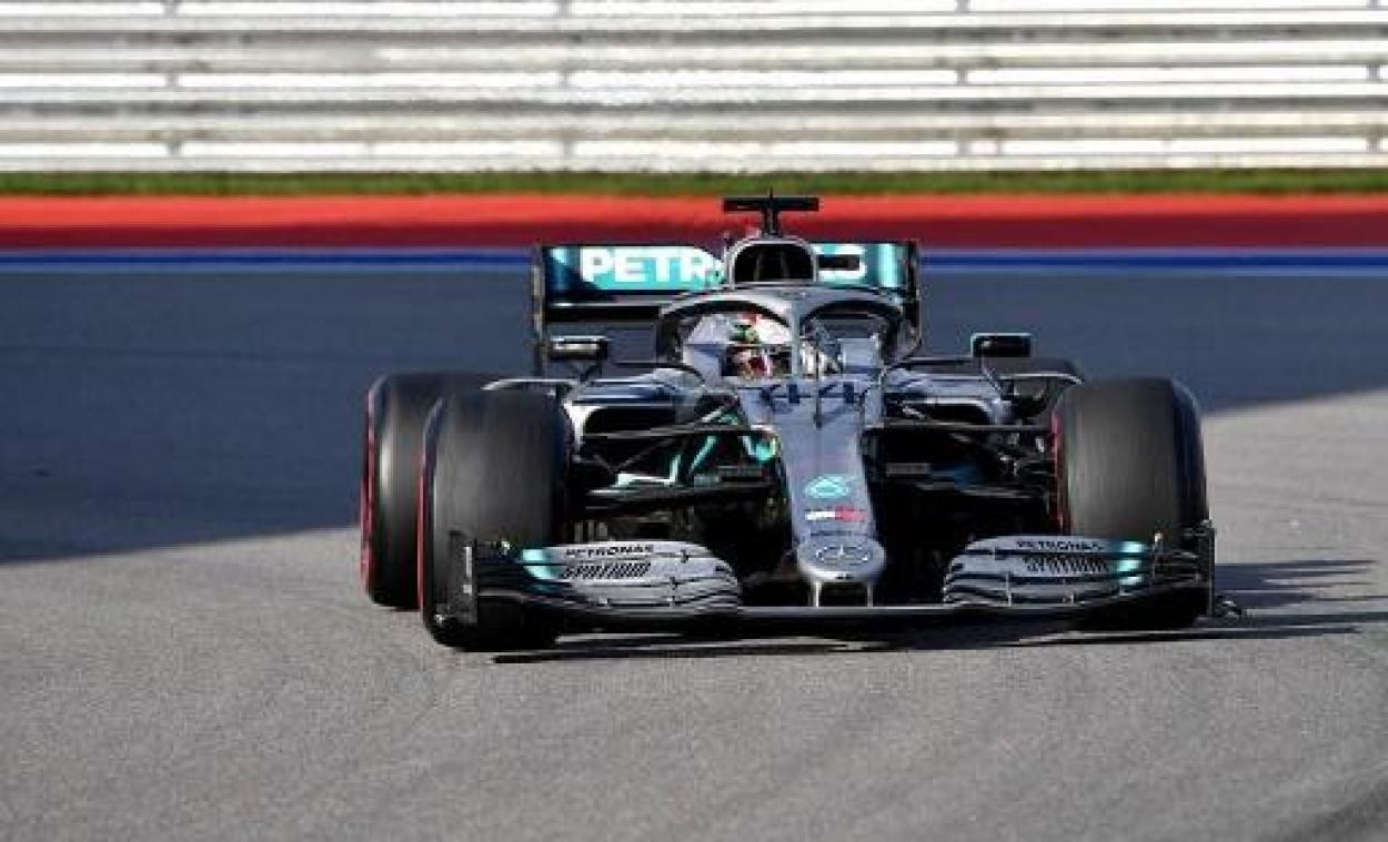 Hamilton verovert Grote Prijs in Rusland en zet stap naar nieuwe wereldtitel