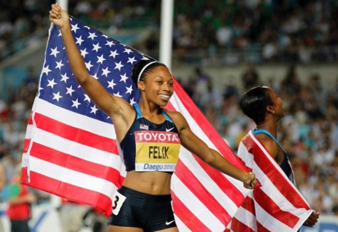 WK atletiek - Alysson Felix passeert met haar twaalfde gouden WK-medaille Usain Bolt