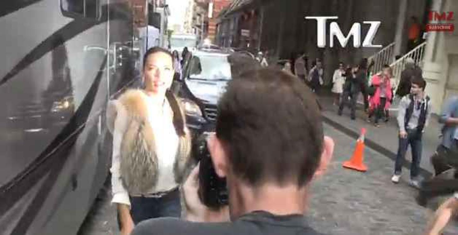 Topmodel loopt te pletter tegen spiegel