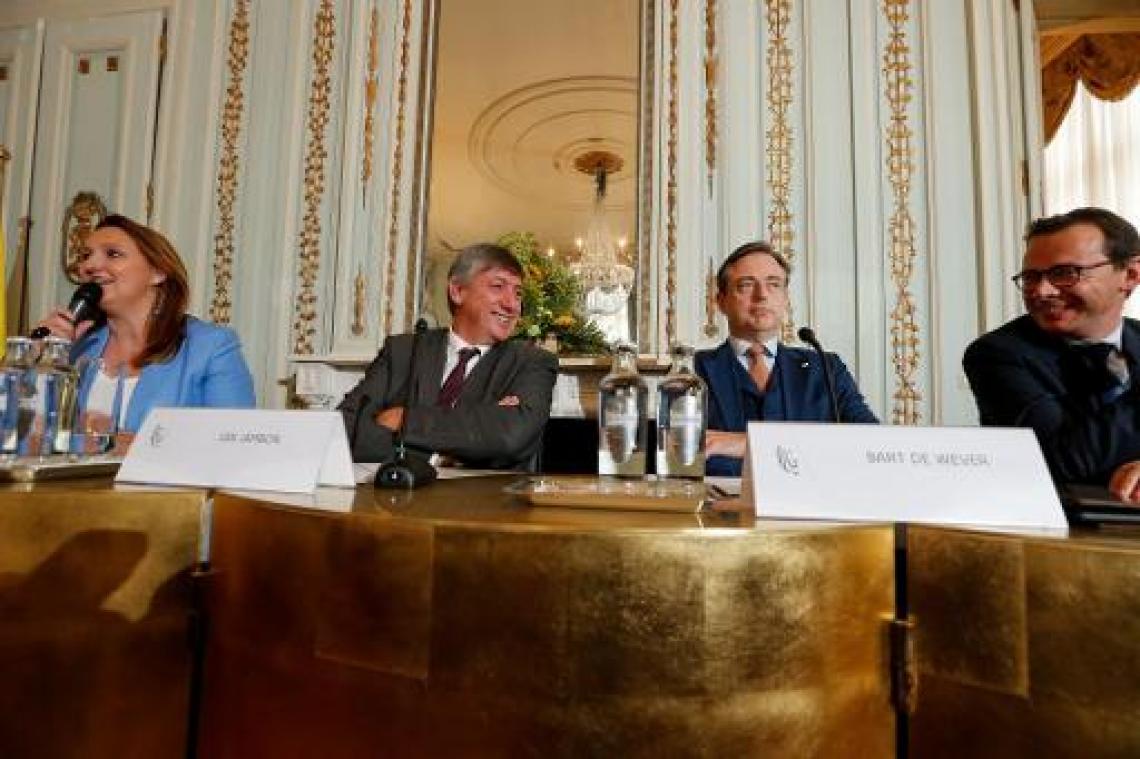 Vlaamse regering laat communautair initiatief aan parlement