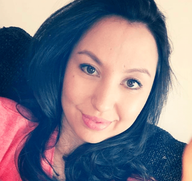 Nuria van 'Blind Getrouwd' eert post-zwangerschapsbuik: "Ik beloof mij nooit voor je te schamen"