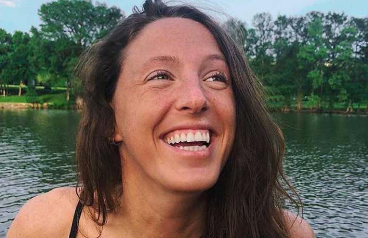 Vrouw solliciteert voor job, maar wordt niet aangenomen door deze bikinifoto