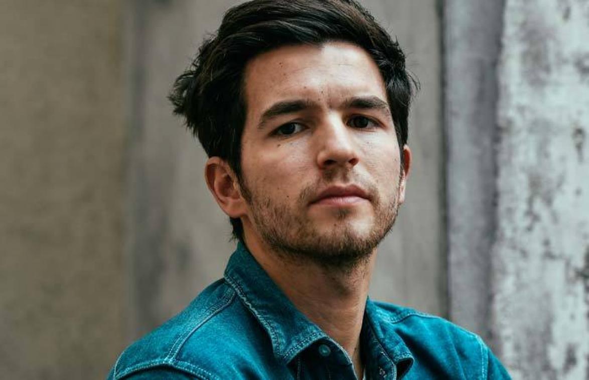 Matteo Simoni viert verjaardag van zwangere vriendin met intieme foto