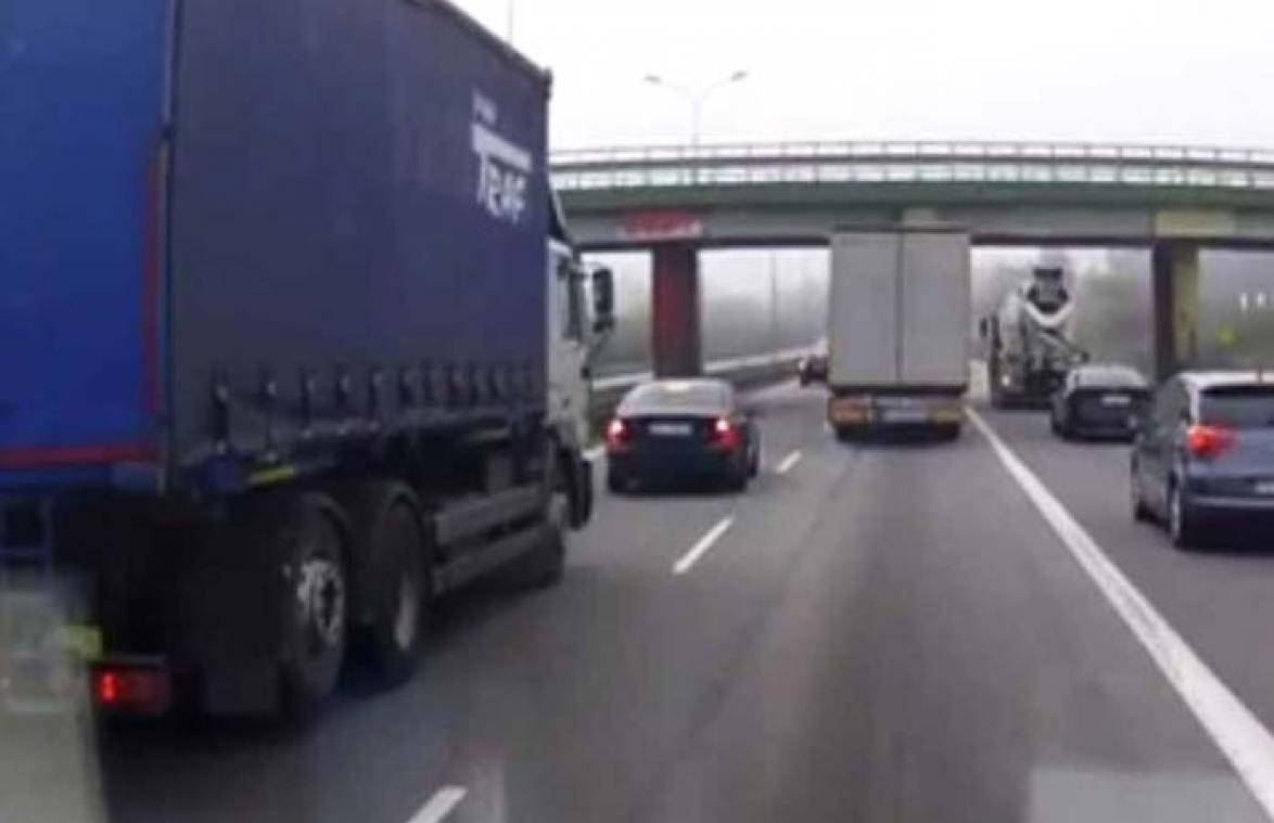 VIDEO. Autobestuurder wil inhalende vrachtwagen lesje leren, maar dat had hij beter niet gedaan...