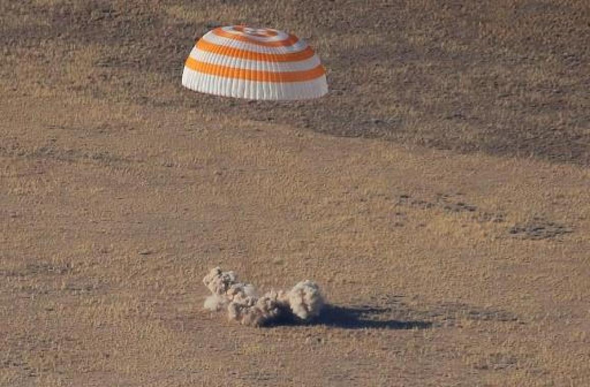 Drie bemanningsleden van ruimtestation ISS veilig geland in Kazachstan