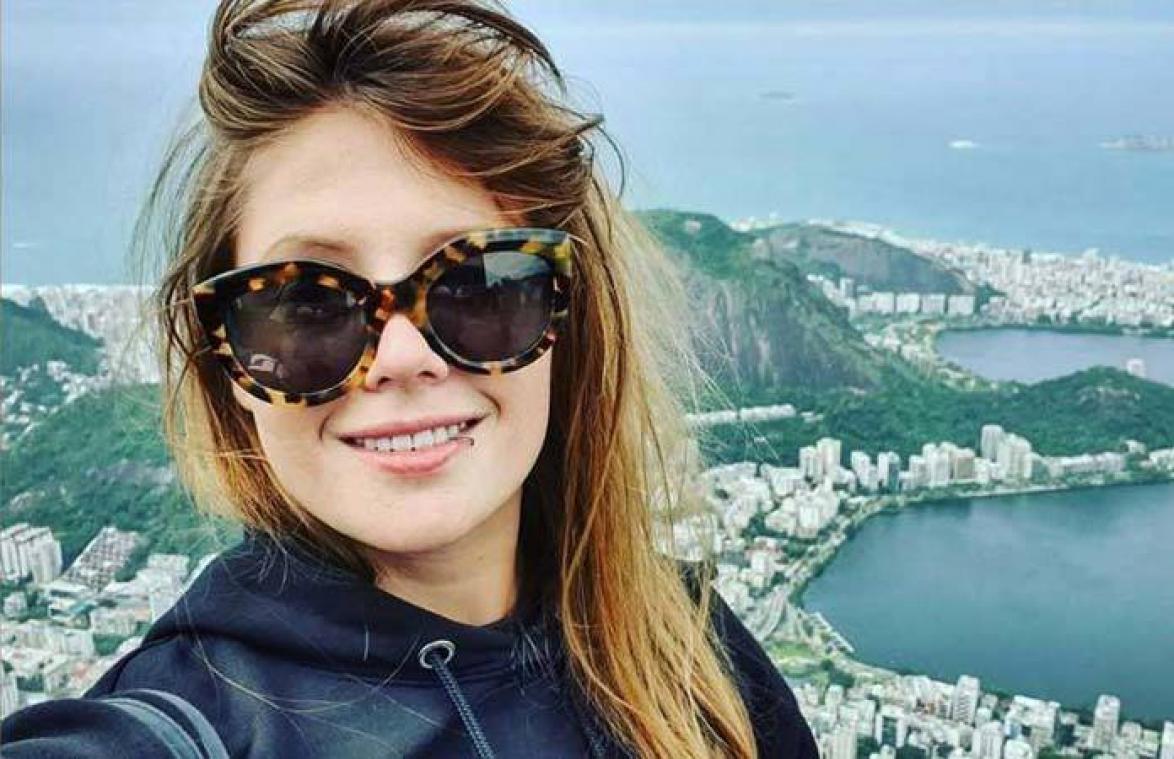 Charlotte de Witte reageert briljant op commentaar dat haar benen gefotoshopt zouden zijn