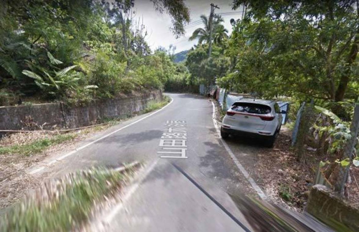 OEPS! Betrapt: flikflooiend koppeltje te zien op Google Maps