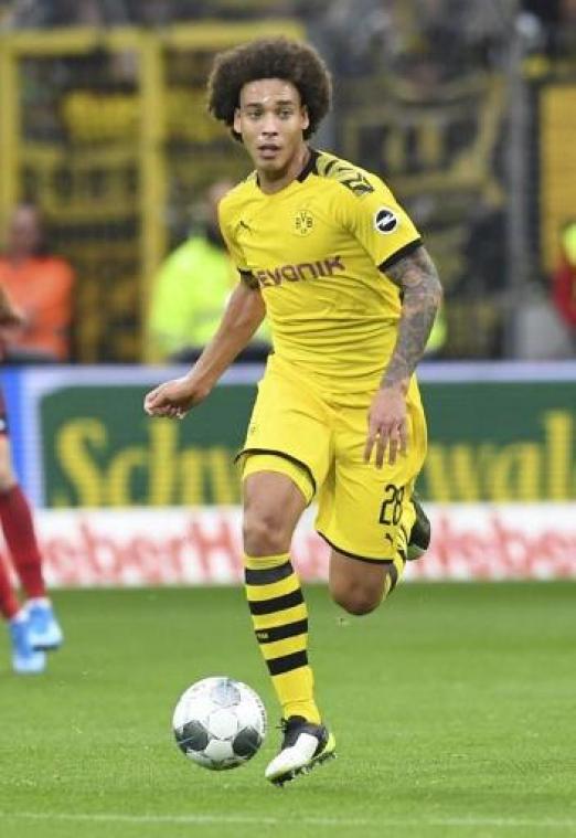 Dortmund, met scorende Witsel, ziet leidersplaats wegglippen in laatste minuut