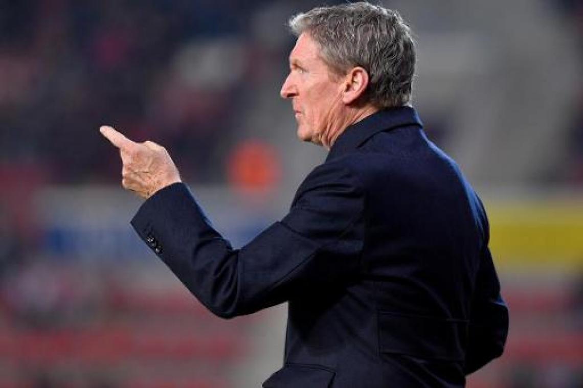 Jupiler Pro League - Zwalpend Cercle blijft rode lantaarn na zware nederlaag in Waregem