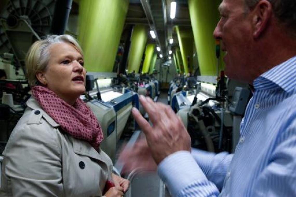Nathalie Muylle (CD&V) legt eerste bedrijfsbezoek af als federaal minister