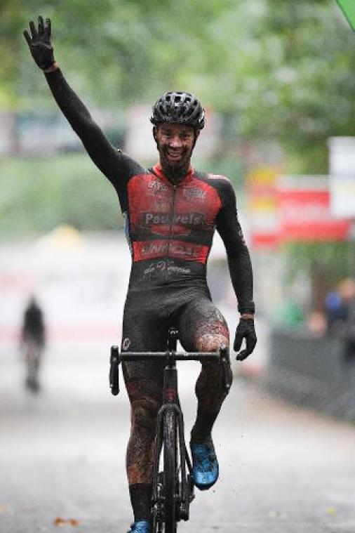 Laurens Sweeck boekt vierde overwinning op rij in GP Pelt