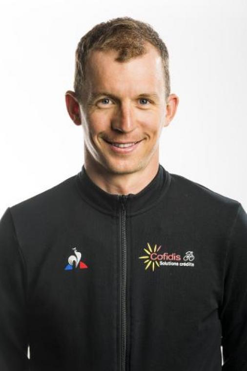 Dimitri Claeys pakt de bloemen