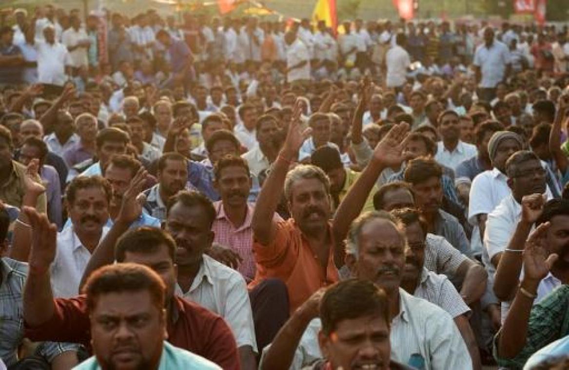 48.000 stakende ambtenaren aan de deur gezet in India