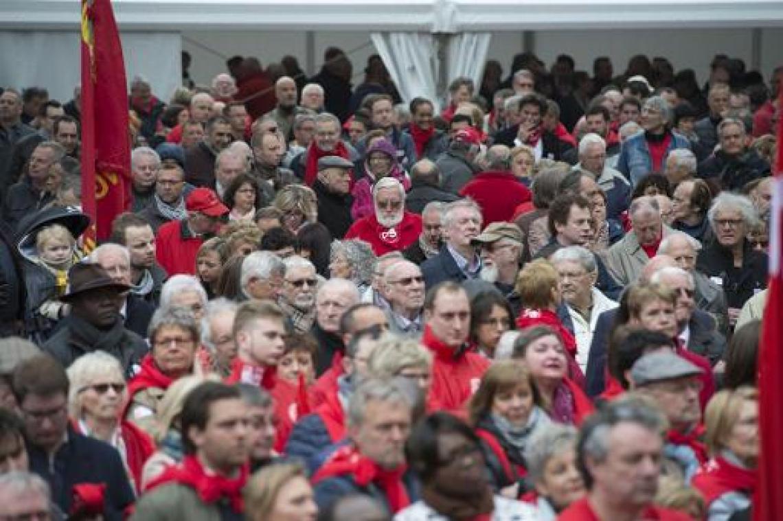 Vakbonden en werkgevers willen minimumloon laten stijgen