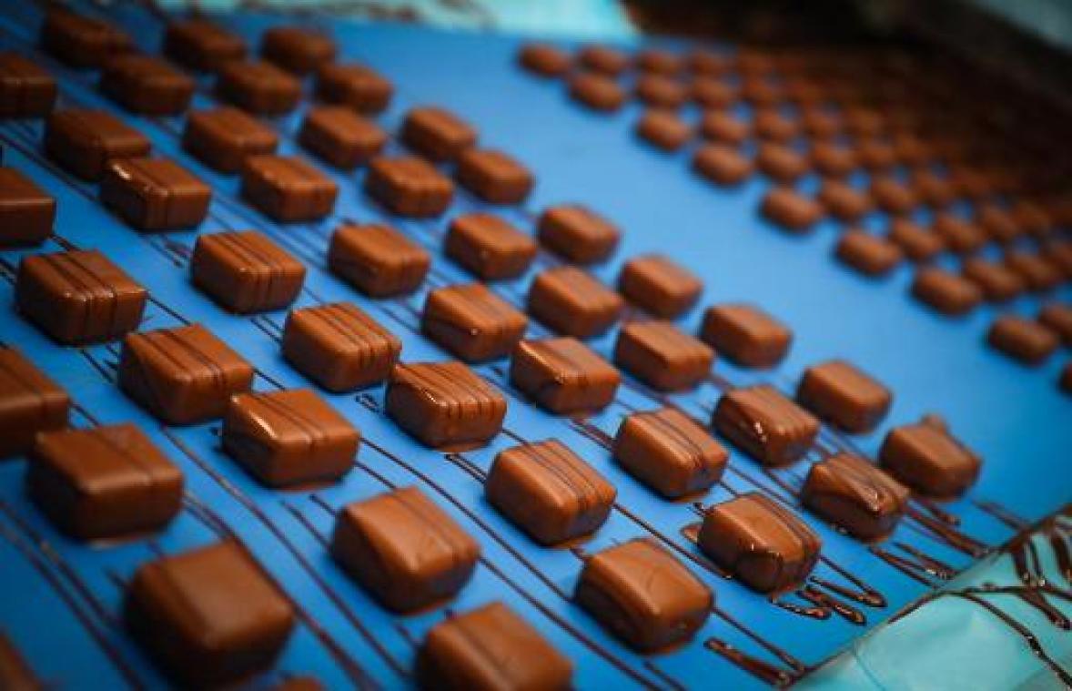 Think Pink deelt pralines uit om aan te zetten tot controle op borstkanker