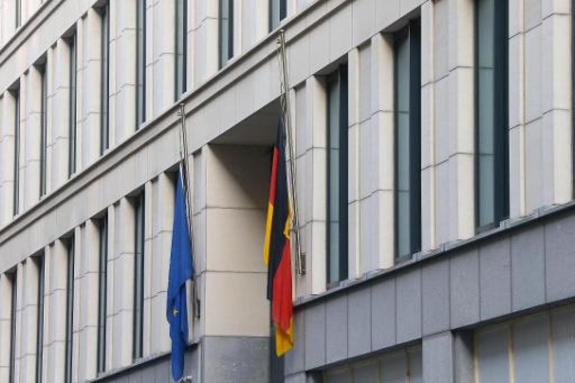 Betoging voor slachtoffers van Halle aan Duitse ambassade in Brussel