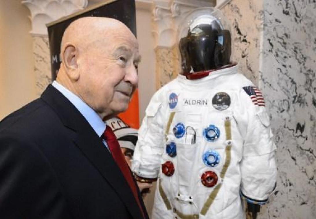 Aleksej Leonov, eerste mens die ruimtewandeling maakte, overleden
