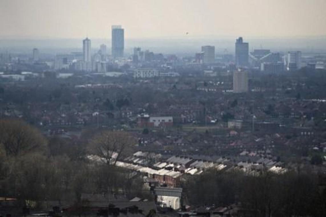 Vier gewonden bij steekpartij aan winkelcentrum in Manchester, verdachte opgepakt