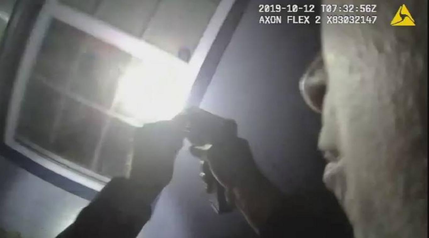 Blanke agent schiet zwarte vrouw in haar eigen woning dood in Texas