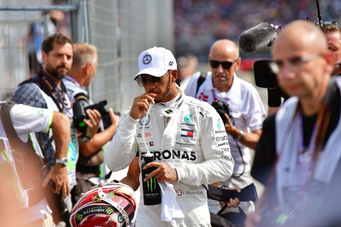 Metro maakt een ritje met Lewis Hamilton: "Net als goede wijn word ik steeds beter"