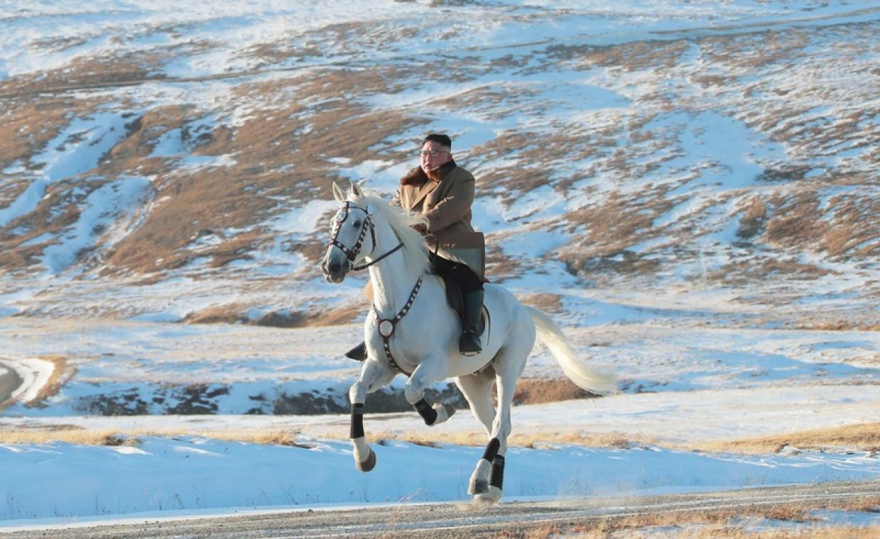 "Noord-Koreaanse leider beklimt te paard hoogste berg van land"