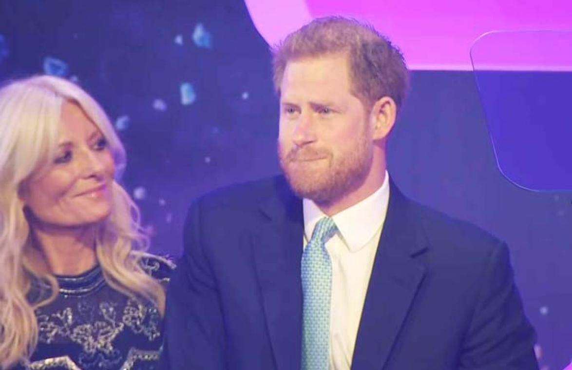VIDEO. Prins Harry in tranen tijdens speech over vaderschap