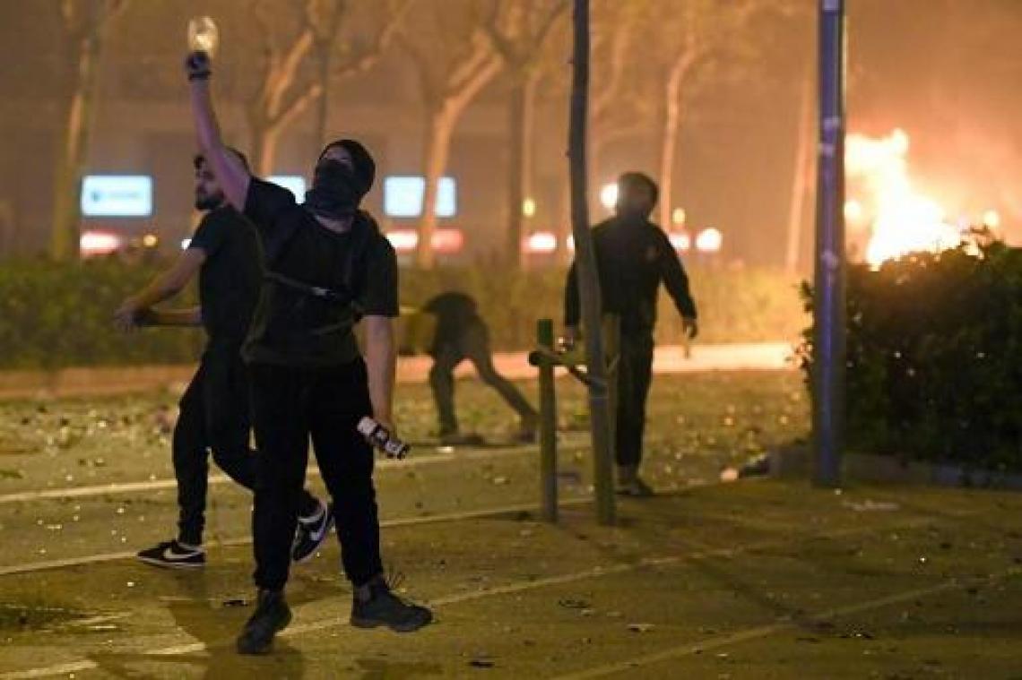 33 mensen opgepakt bij geweld in Catalonië