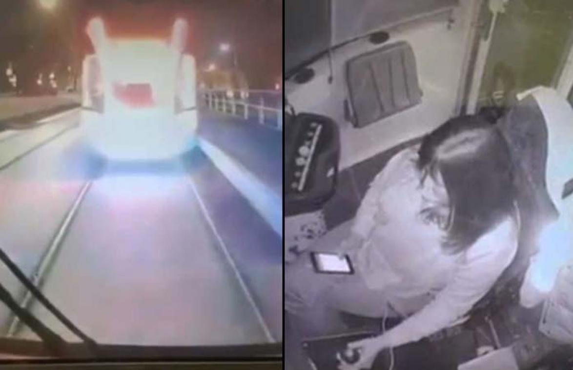 VIDEO. Sms'ende trambestuurster botst met hoge snelheid op stilstaande tram