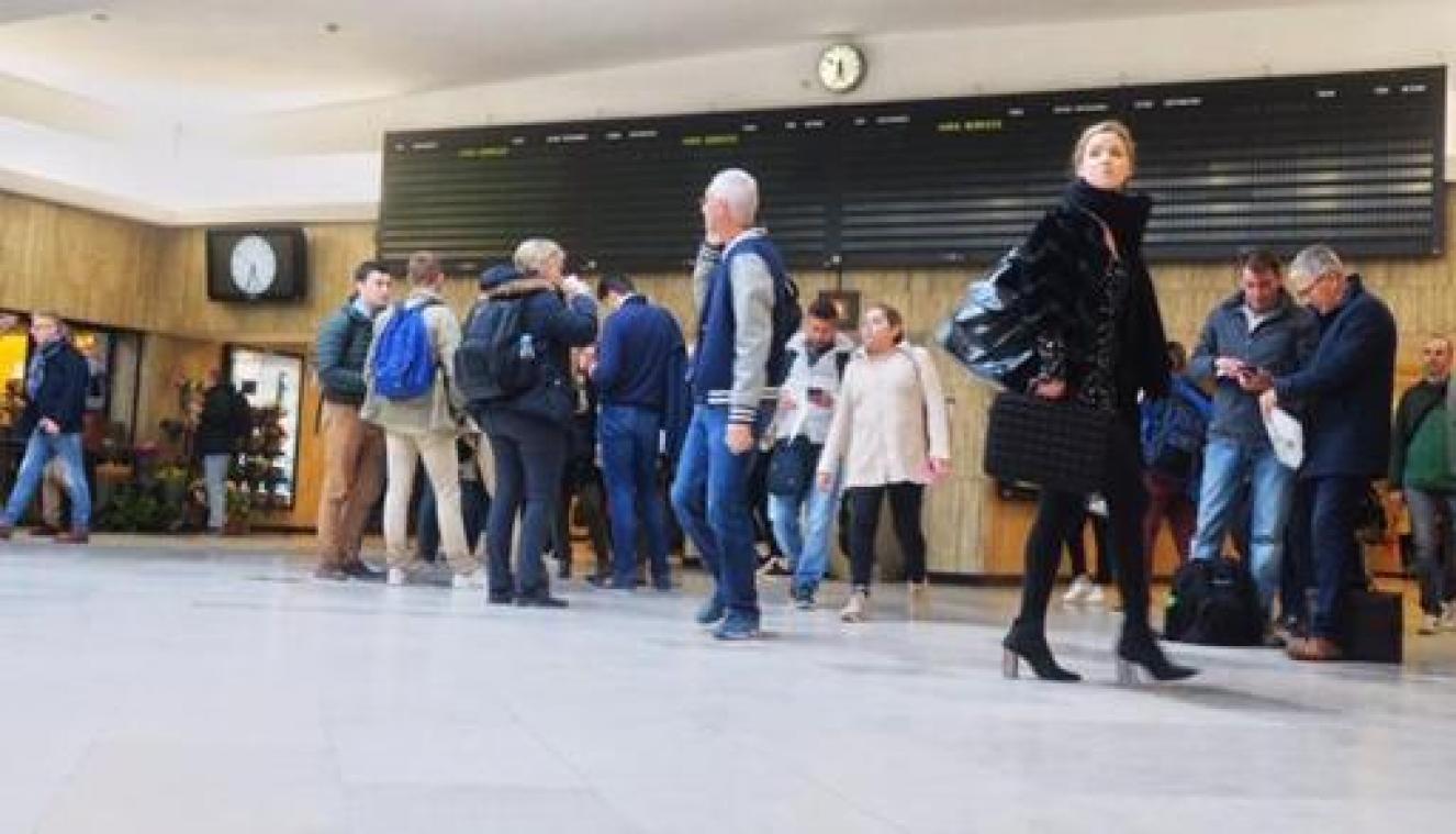 Opnieuw problemen met informatieschermen in treinstations