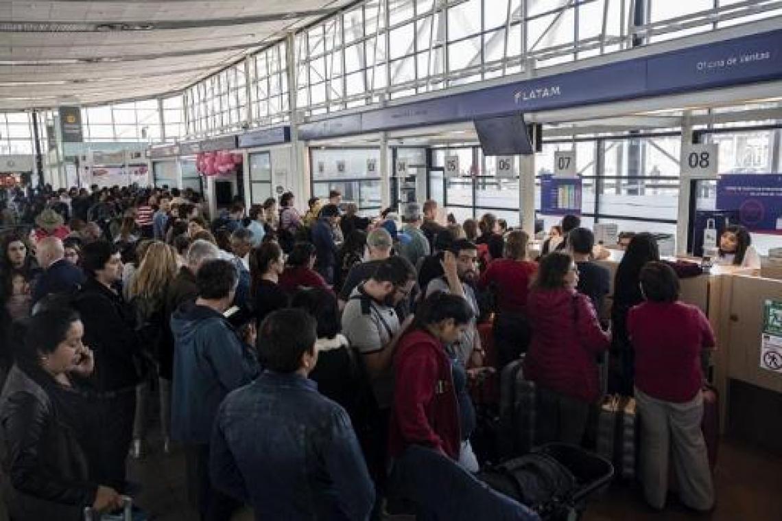 Passagiers geblokeerd op luchthaven van Santiago, vluchten geannuleerd