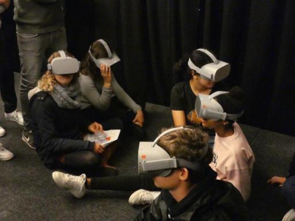 Jongeren ervaren gevaren van spoorlopen in virtual reality-campagne Infrabel