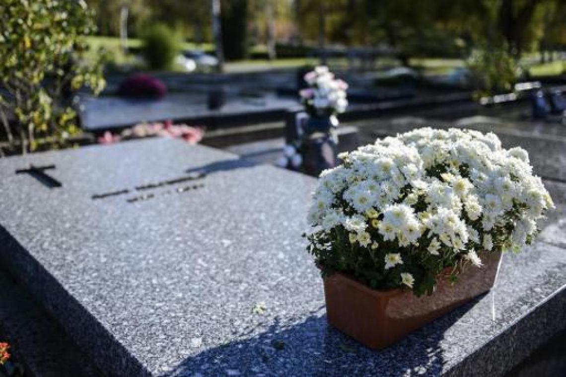 "Rouwbrieven maken deel uit van rouwproces, moeten op tijd aankomen"