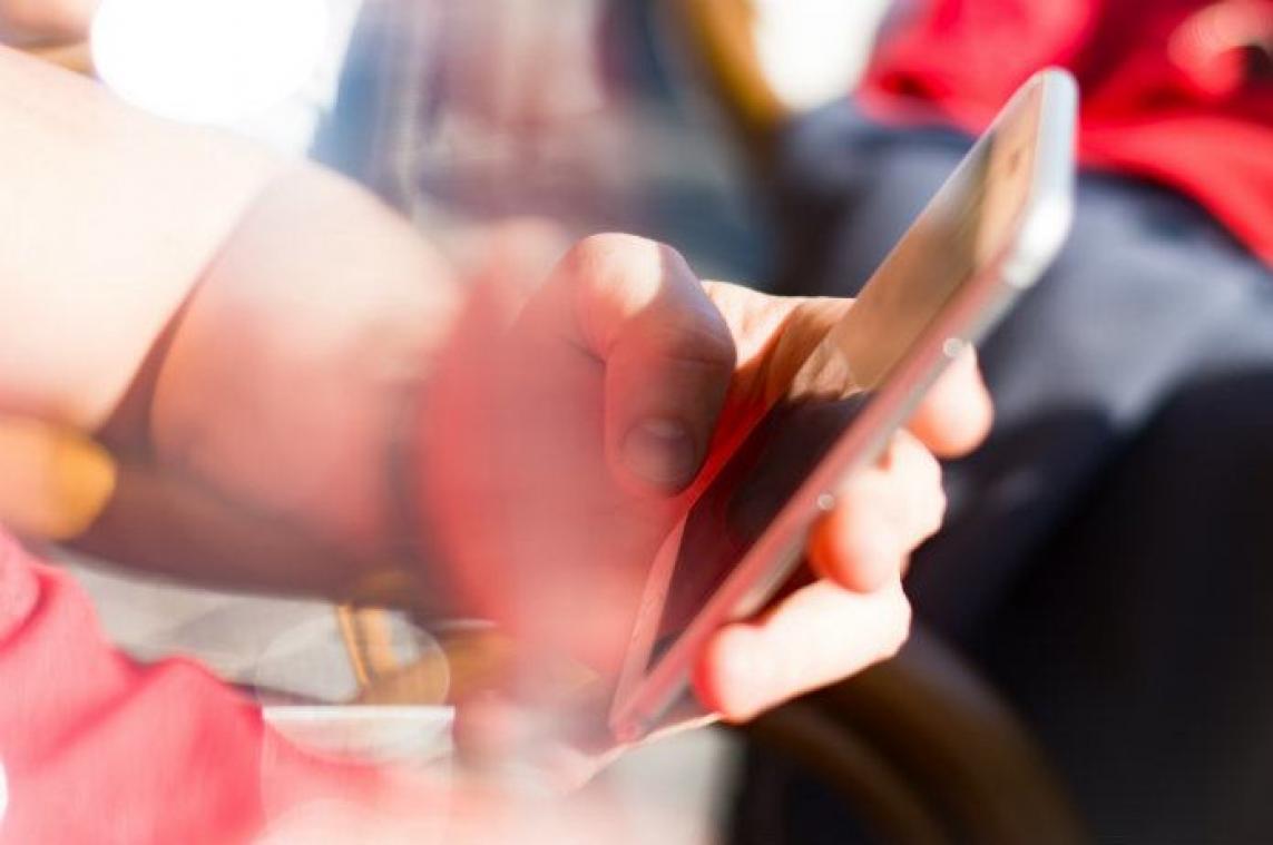 BIZAR. Tieners doen zich op sociale media voor als leerkracht en vragen om naaktfoto's