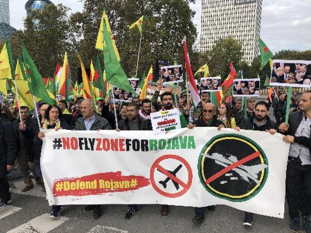 1.400 Koerden trekken door Brussel voor no-flyzone boven Noordoost-Syrië