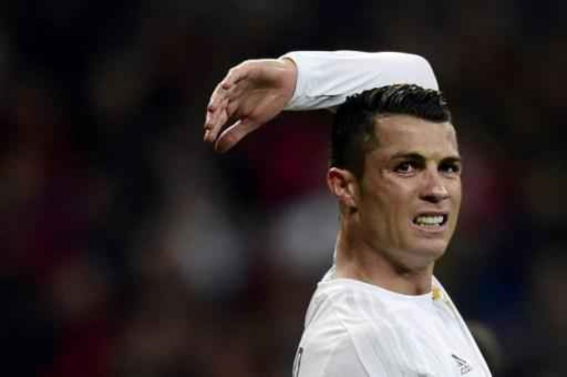 Cristiano Ronaldo (Real Madrid) sukkelt met rechterdij