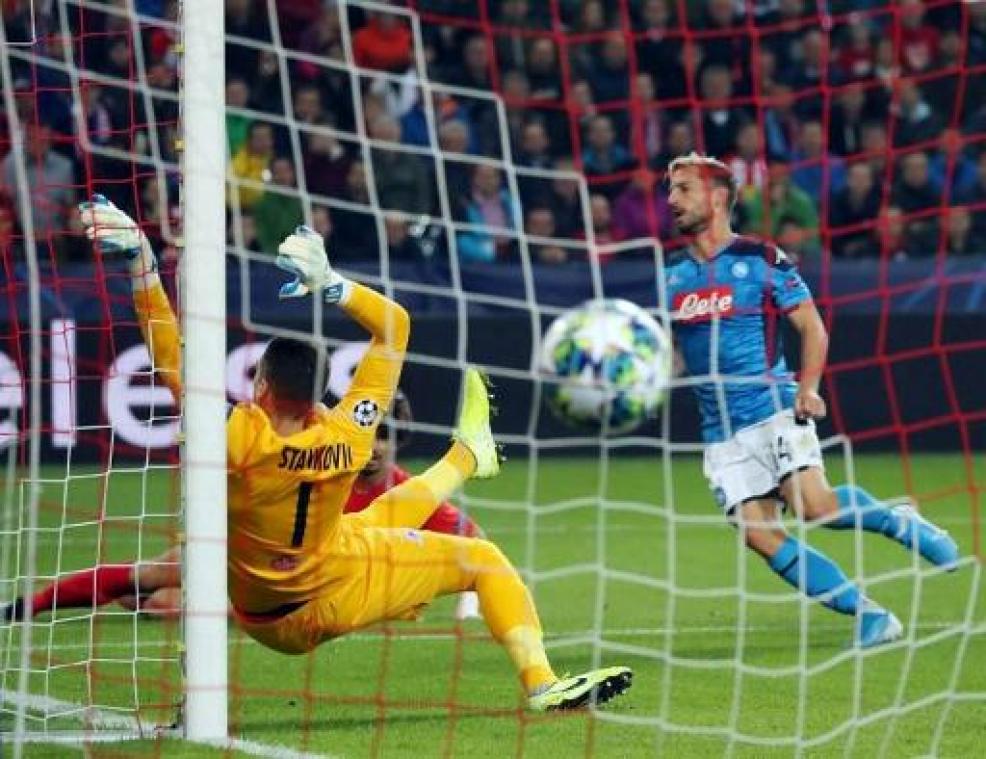 Champions League - Dries Mertens doet met 116e doelpunt voor Napels beter dan Maradona