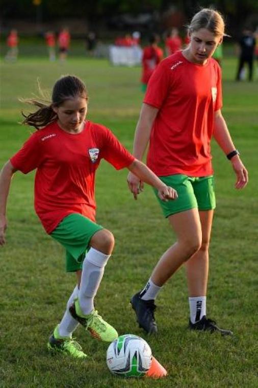 Campagne 'Love Football' moet tegen 2024 dubbel zoveel meisjes doen voetballen