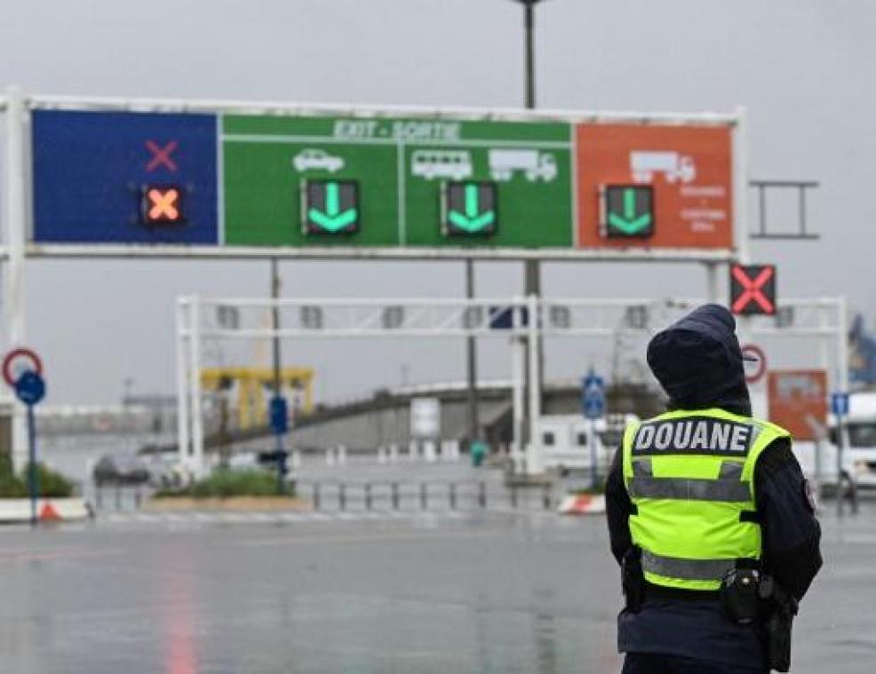 Tien onderkoelde migranten in koelwagen in Calais ontdekt