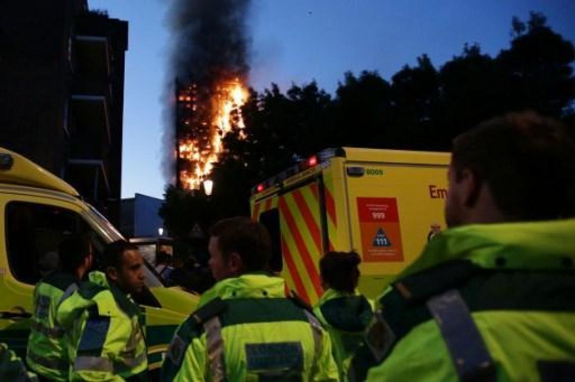 Brandweer van Londen ligt onder vuur voor aanpak brand in Grenfell Tower