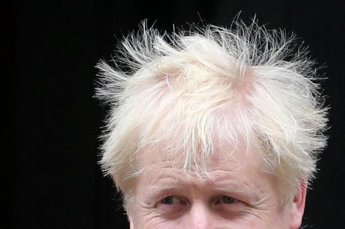 Premier Johnson laat tien Tory-rebellen opnieuw in de fractie toe
