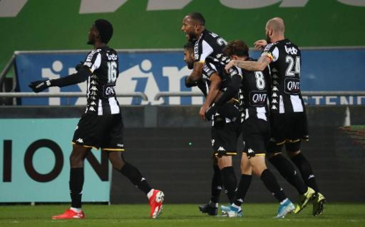 Jupiler Pro League - Charleroi knokt zich met tien man voorbij KV Oostende naar top zes