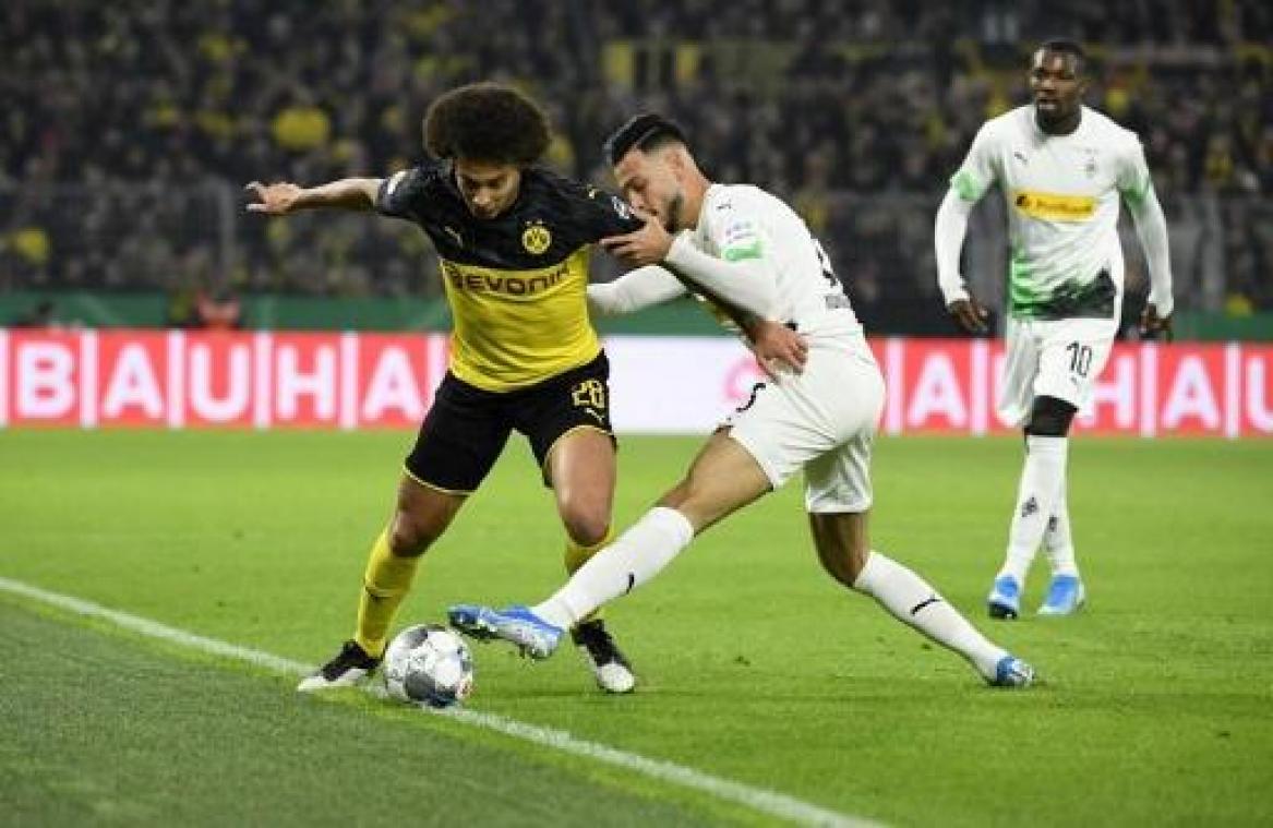 Belgen in het buitenland - Thorgan Hazard geeft assist voor winning goal van Dortmund in bekerduel tegen Gladbach