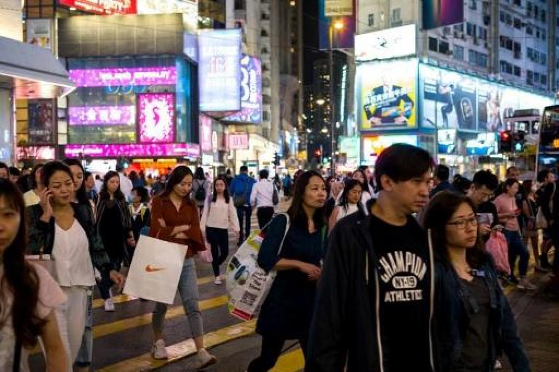Handelsoorlog en betogingen duwen Hongkong in recessie