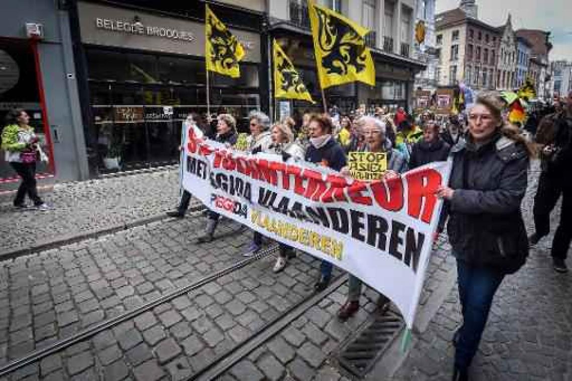 Etalageruit sneuvelt bij incident langs parcours Pegida-betoging