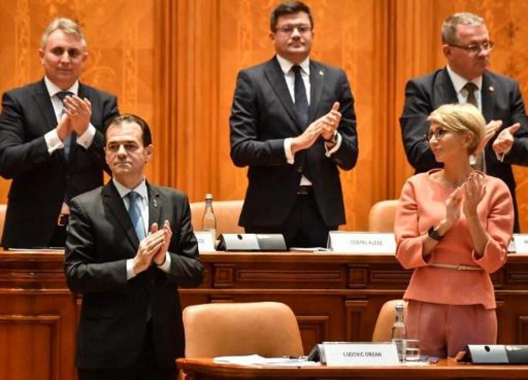 Roemeens parlement geeft nieuwe regering nipt het vertrouwen