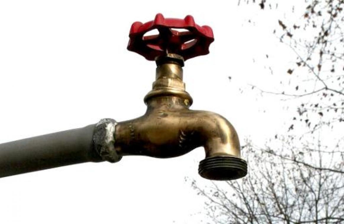 Demir wil ingrijpen op waterfactuur