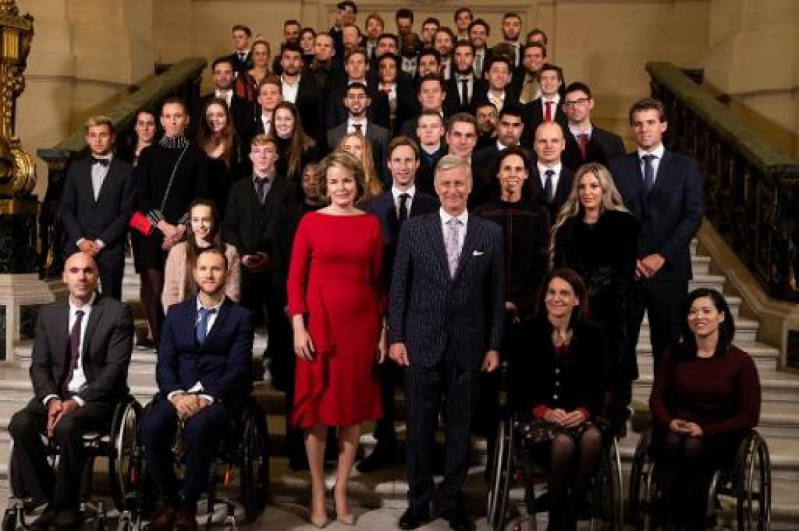 Koning en koningin ontvangen succesvolle sporters op paleis