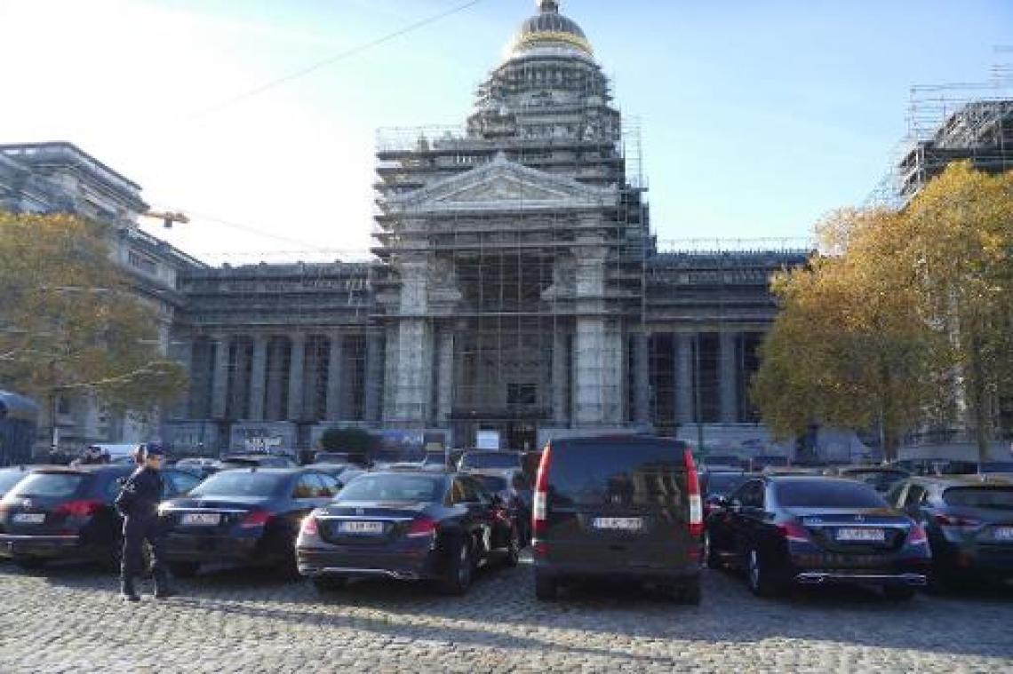 Man steekt zichzelf in brand aan Brussels justitiepaleis