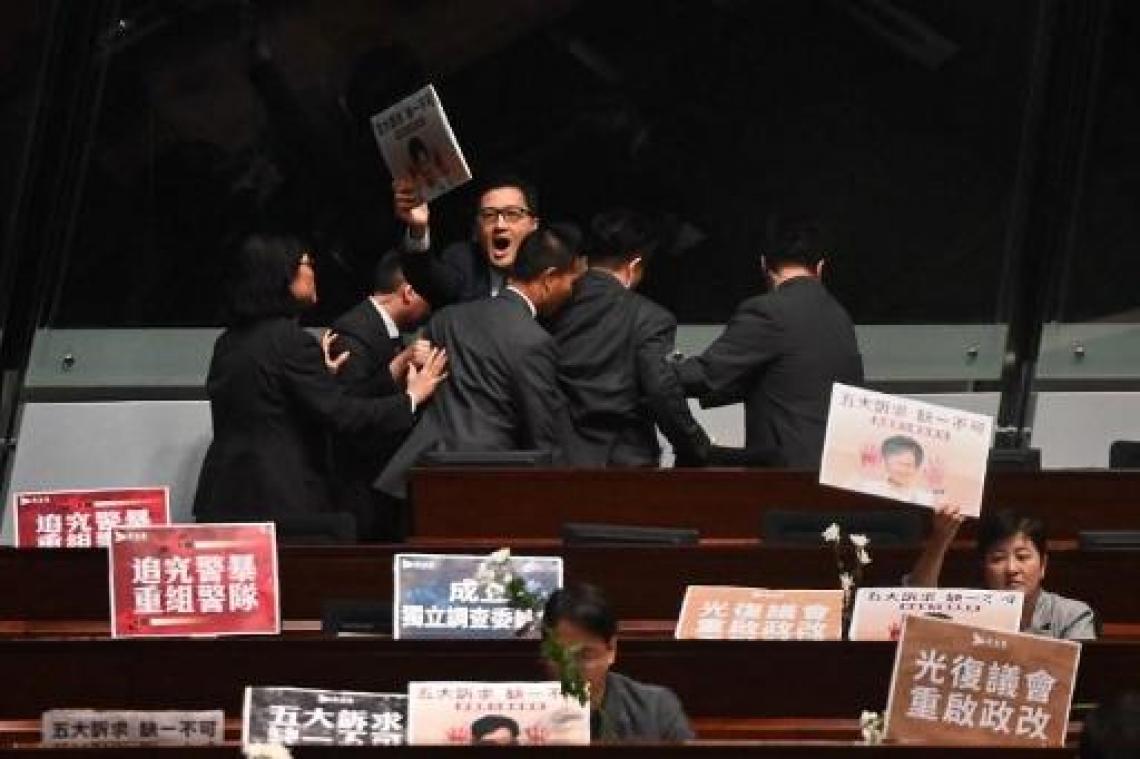Onrust Hongkong: Drie parlementsleden opgepakt, vier andere bedreigd